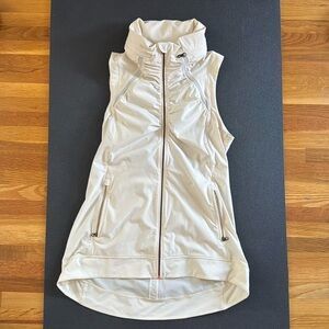 Lululemon lightweight vest Size 6